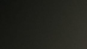 “La idea básicamente surgió porque sentía que de alguna manera quería contar no solo mi historia, sino la historia de muchos migrantes, porque todos tenemos cosas en común", cuenta Suarc sobre la pieza teatral.