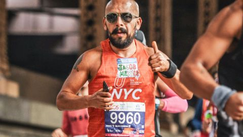 Jacob Hoyos, de 51 años, ha dedicado gran parte de su vida a promover la práctica deportiva como estilo de vida. /Cortesía NYRR