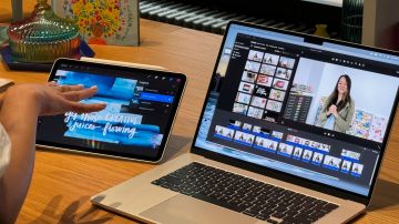 Una de las ventajas de las laptops Mac es la facilidad de conectarse con otros dispositivos de Apple como el iPhone o el iPad.