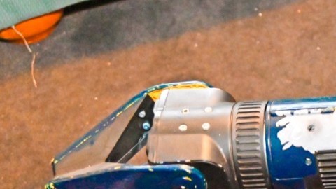 robots PacBot 510 y un robot de cuatro patas SPOT