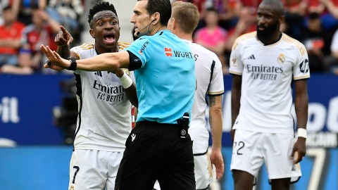 Real Madrid denuncia al árbitro Martínez Munuera por no incluir los insultos contra Vinícius en su acta