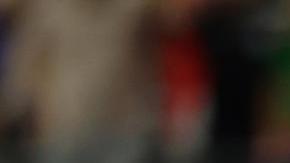 José Córdoba (i) de Panamá disputa el balón con Hirving Lozano de México en un partido de la Liga de Naciones de la Concacaf.