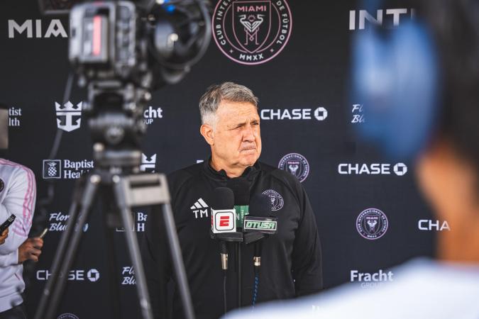 Tata Martino durante una rueda de prensa del Inter Miami.