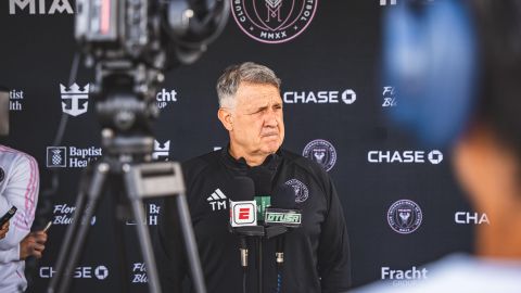Tata Martino durante una rueda de prensa del Inter Miami.