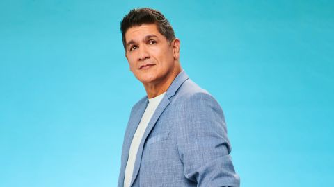 "Estoy agradecido por tantos aplausos, de dar un promedio de 110 conciertos al año. Cómo no voy a estar agradecido”, dice Herrera sobre el nombre de su show.