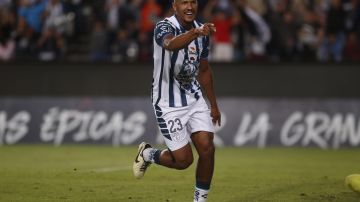 Salomón Rondón festeja su tercer gol en el partido de vuelta de los octavos de final de la Copa de Campeones de la Concacaf entre CF Pachuca y Philadelphia Union.