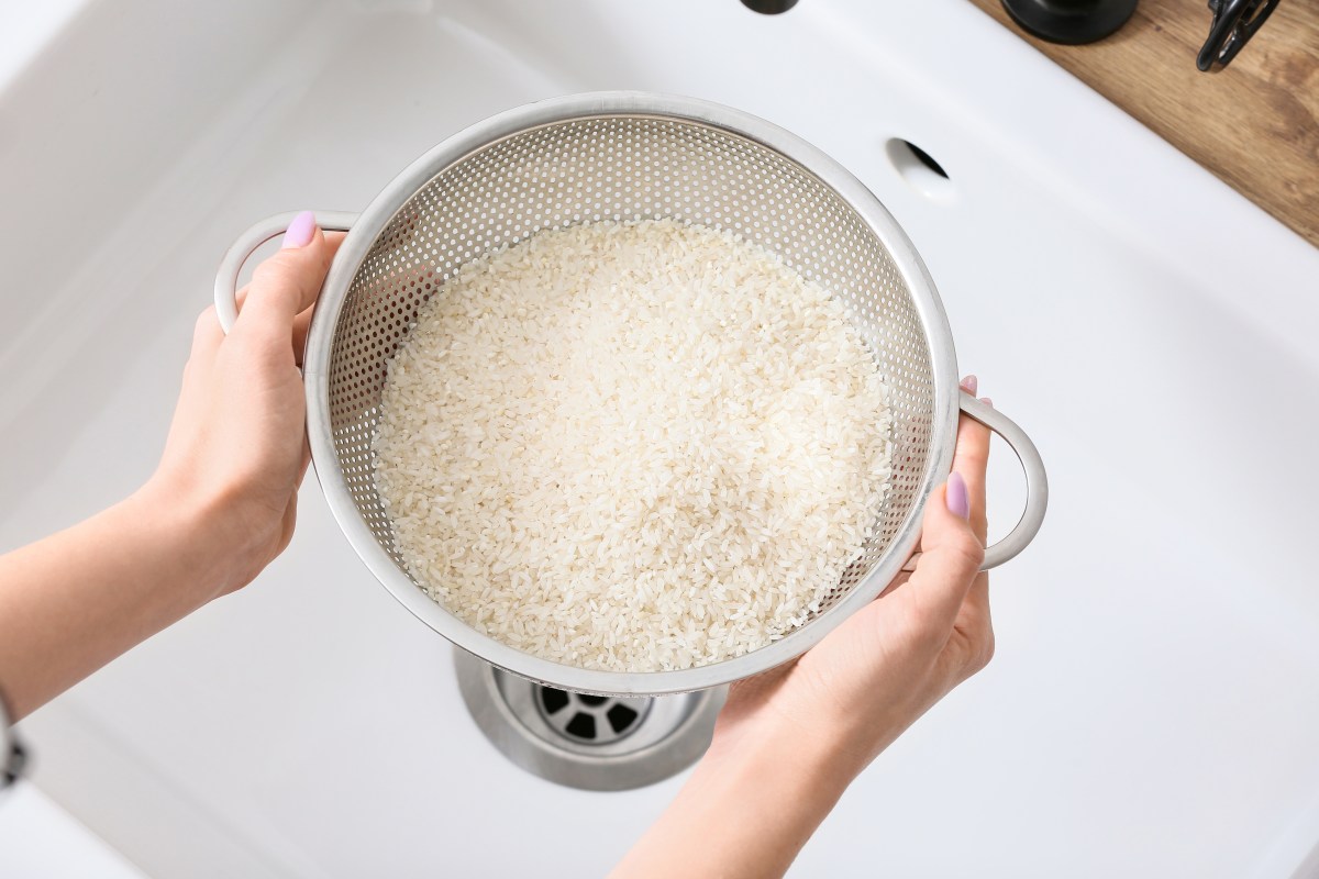 Arroz como recién hecho con este truco para recalentarlo