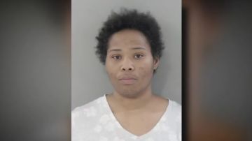Iesha Harris fue detenida la semana pasada y acusada de un cargo de asesinato grave y un cargo de abuso infantil en primer grado.
