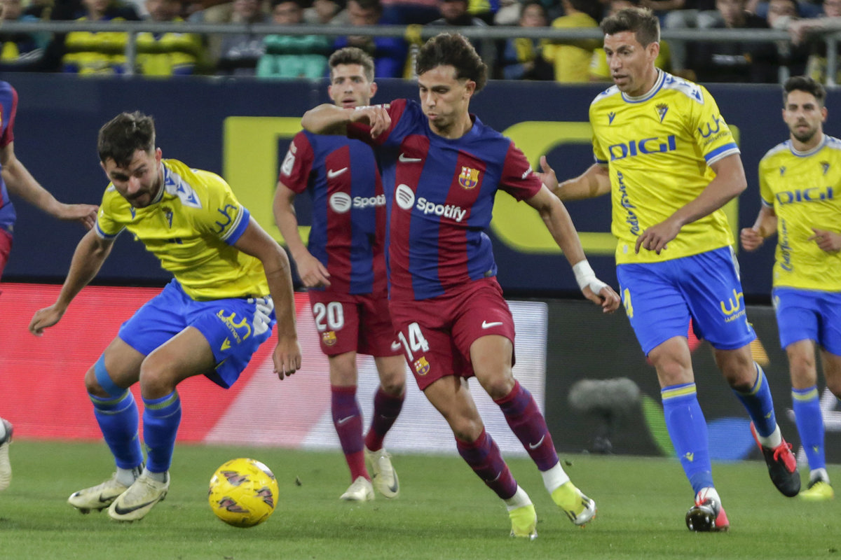 Barcelona secures 0-1 victory over Cádiz with goal from Joao Félix: Xavi Hernández praises performance