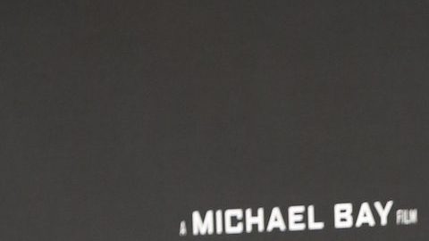 Eiza González posando.