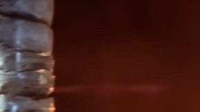 Bad Bunny actuando en un show.