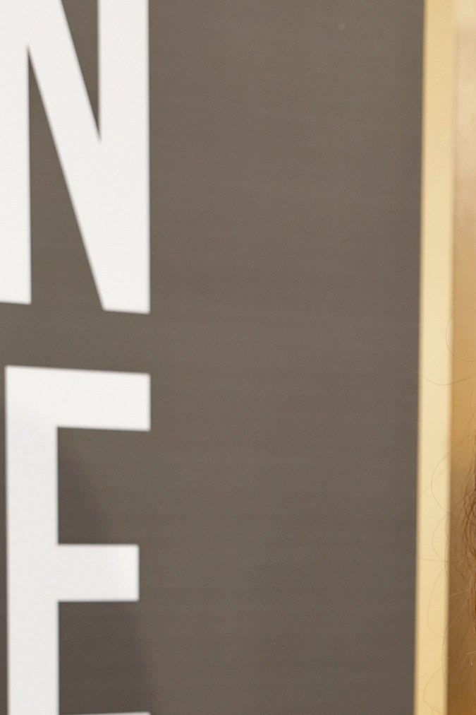 Margot Robbie posando.