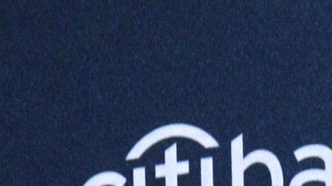 Juan Osorio junto a su novia Eva Daniela.