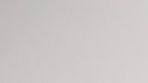 Nicki Nicole posando.