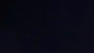 Luis Miguel actuando en un show.