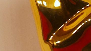 Ariana Grande posando.