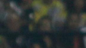 Yerson Chacón (d) de Táchira disputa el balón con Nicolás Fonseca de River este martes, en un partido de la fase de grupos de la Copa Libertadores entre Deportivo Táchira y River Plate.