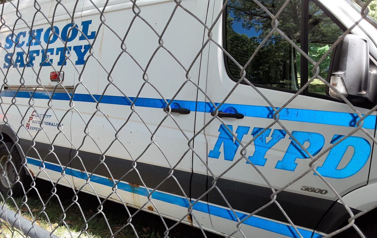 Arrestan a subdirector escolar por cargos federales de prostitución en Queens, Nueva York