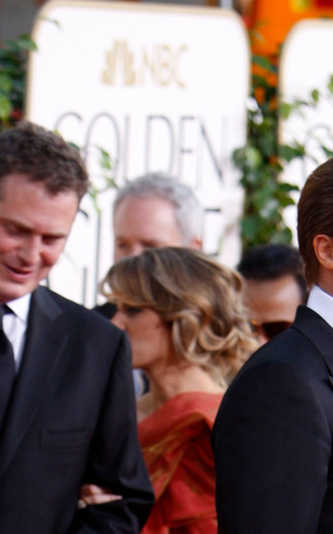 Brad Pitt y Angelina Jolie posando.