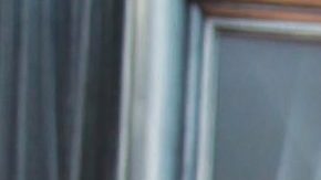 Brad Pitt y Angelina Jolie posando.