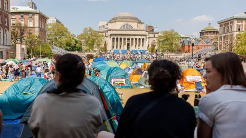 Universidad de Columbia comenzó a suspender a estudiantes involucrados en protestas pro Palestina