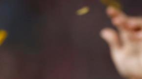 Los jugadores del Athletic celebran tras la final de la Copa del Rey mientras Iñaki Williams levanta el trofeo.