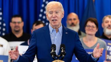 El presidente estadounidense Joe Biden pide triplicar los aranceles sobre las importaciones de acero chino mientras habla en la sede del United Steel Workers en Pittsburgh, Pensilvania, EE.UU., el 17 de abril de 2024.