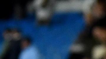 Antonio Rüdiger lanza su camiseta al público como agradecimiento a los seguidores del Real Madrid.