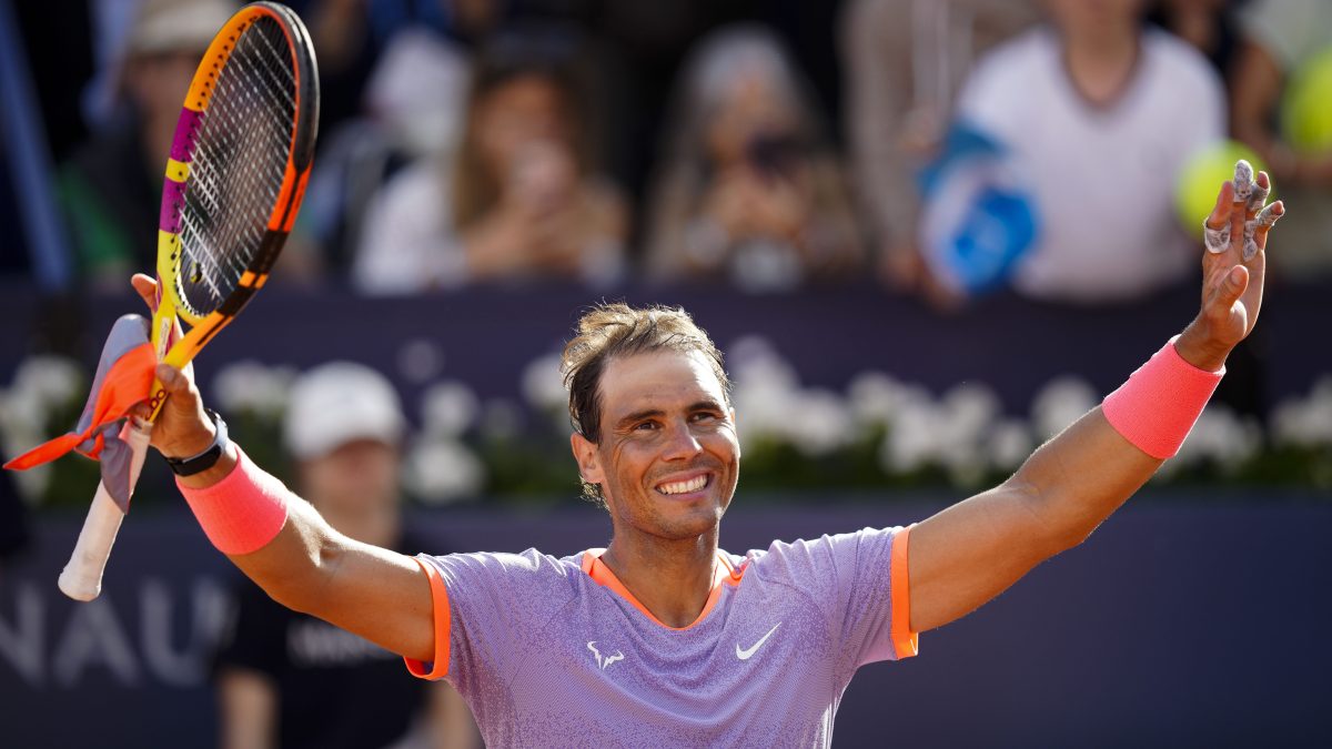 Rafael Nadal volvió a la acción en polvo de ladrillo con contundente victoria 681 días después