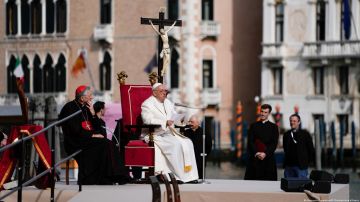 El Papa realizó el viaje oficial de 5 horas.