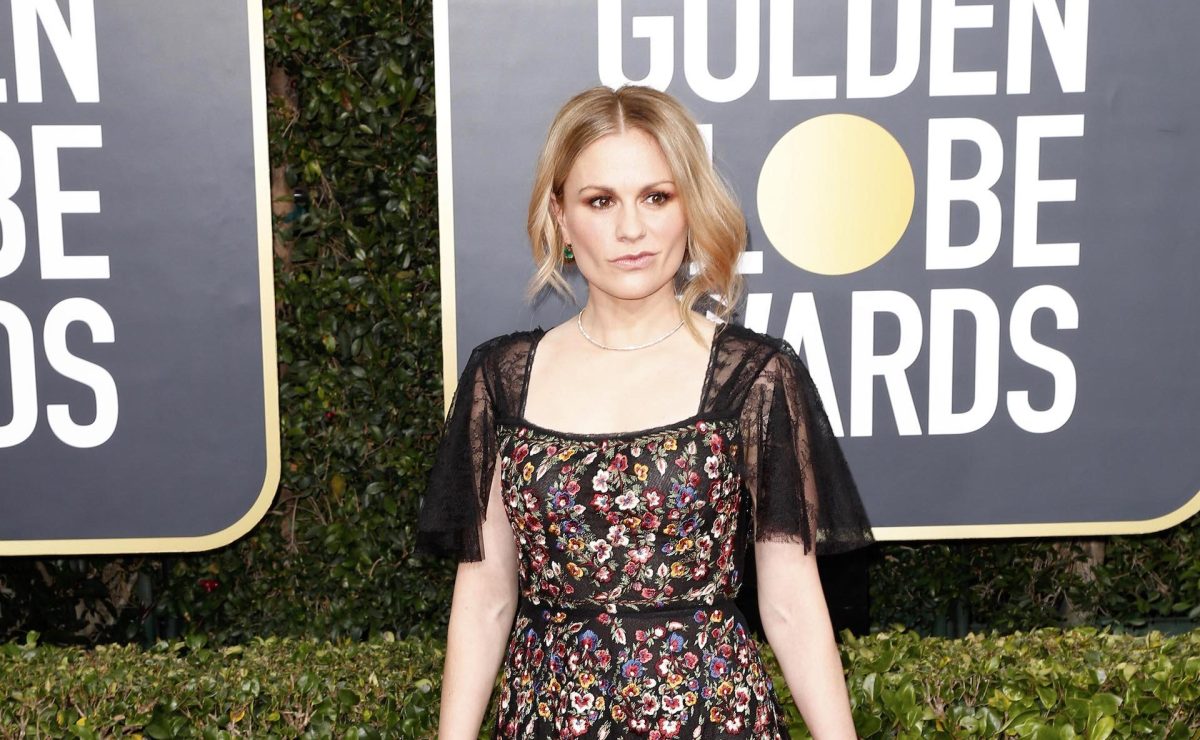 FOTO: Anna Paquin reaparece con bastón tras años de ausencia; no ha revelado la enfermedad que padece