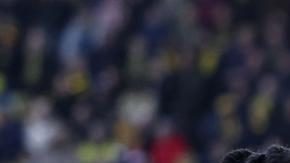 Josip Stanisic celebra con sus compañeros tras marcar el 1-1