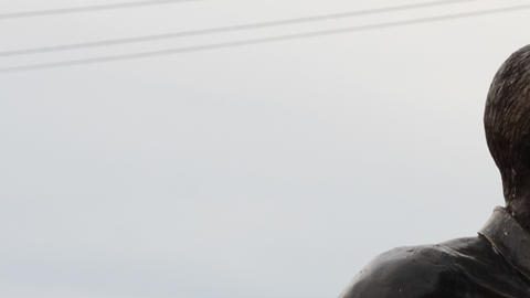 Escultura en homenaje al exFutbolista brasileño Dani Alves en Juazeiro, Brasil.