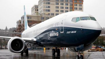 En enero, un panel que cubría el espacio para una puerta de emergencia de un Boeing 737 MAX-9 se desprendió minutos después de haber despegado.