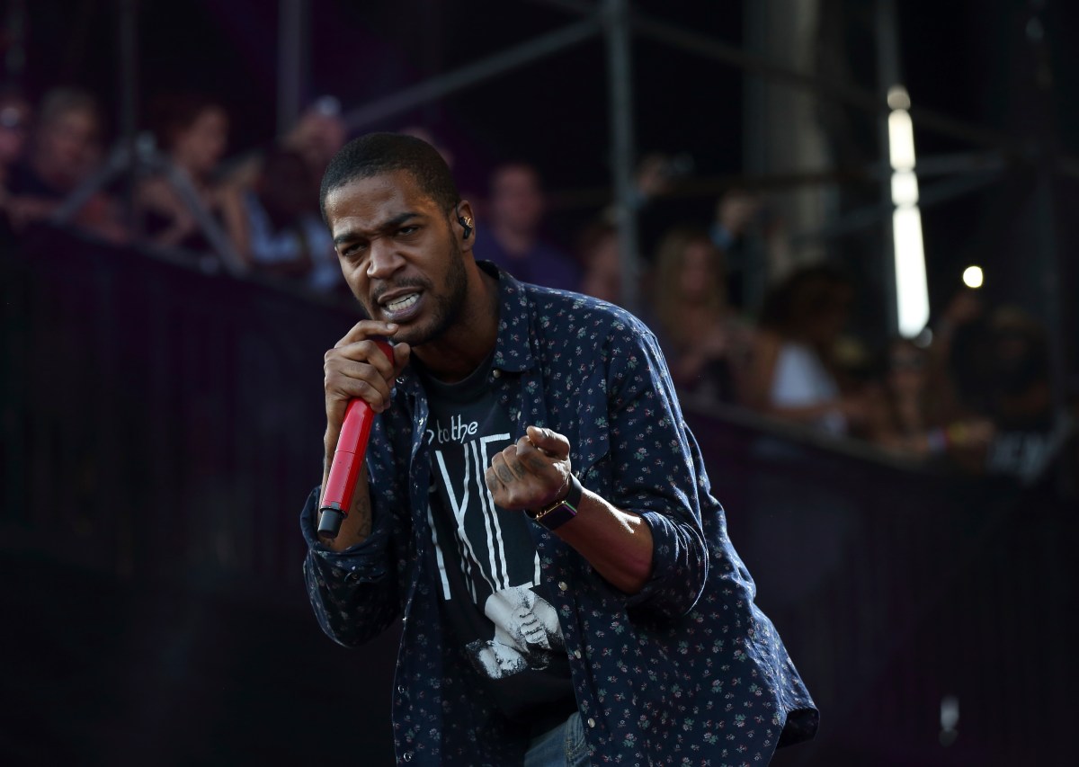 VIDEO: Kid Cudi se rompe un pie durante su presentación en Coachella