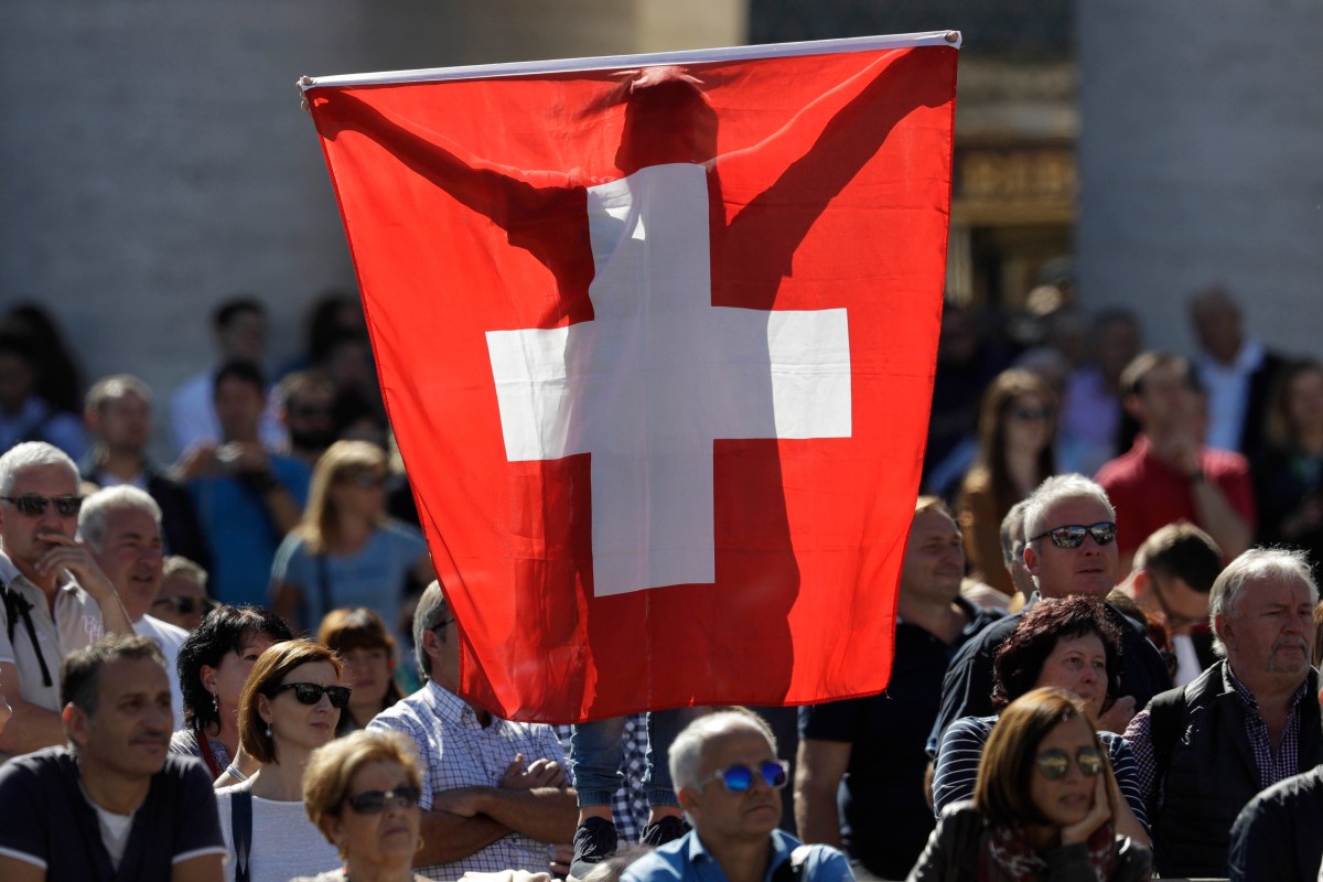 Suiza podría someter a referéndum su histórica neutralidad en conflictos internacionales