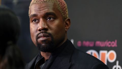 Kanye West compró esta mansión en 2021 por $57 millones de dólares.