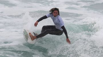 Bryan Perez, surfista de El Salvador