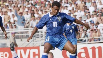 Romario antes de marcar un gol frente a Suecia en el Mundial de Fútbol de Estados Unidos 1994.