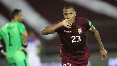 Salomón Rondón en el partido de eliminatorias a Qatar 2022 ante Chile.