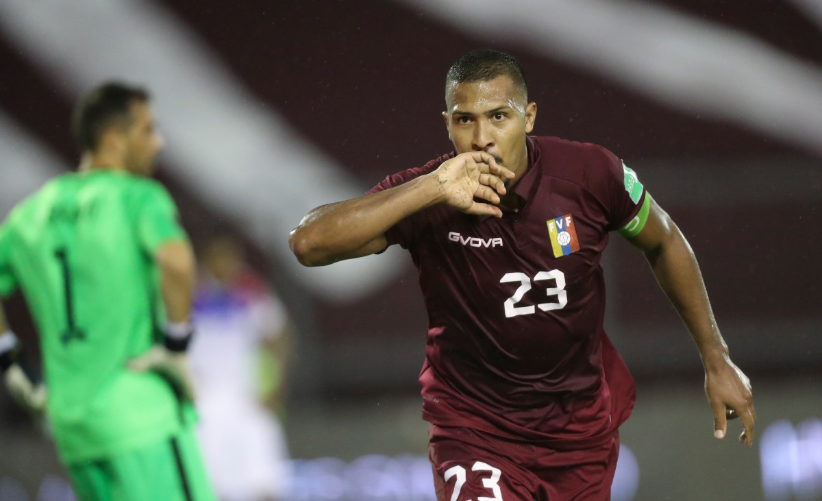 El venezolano Salomón Rondón es el líder goleador en solitario de la Liga MX con ocho tantos