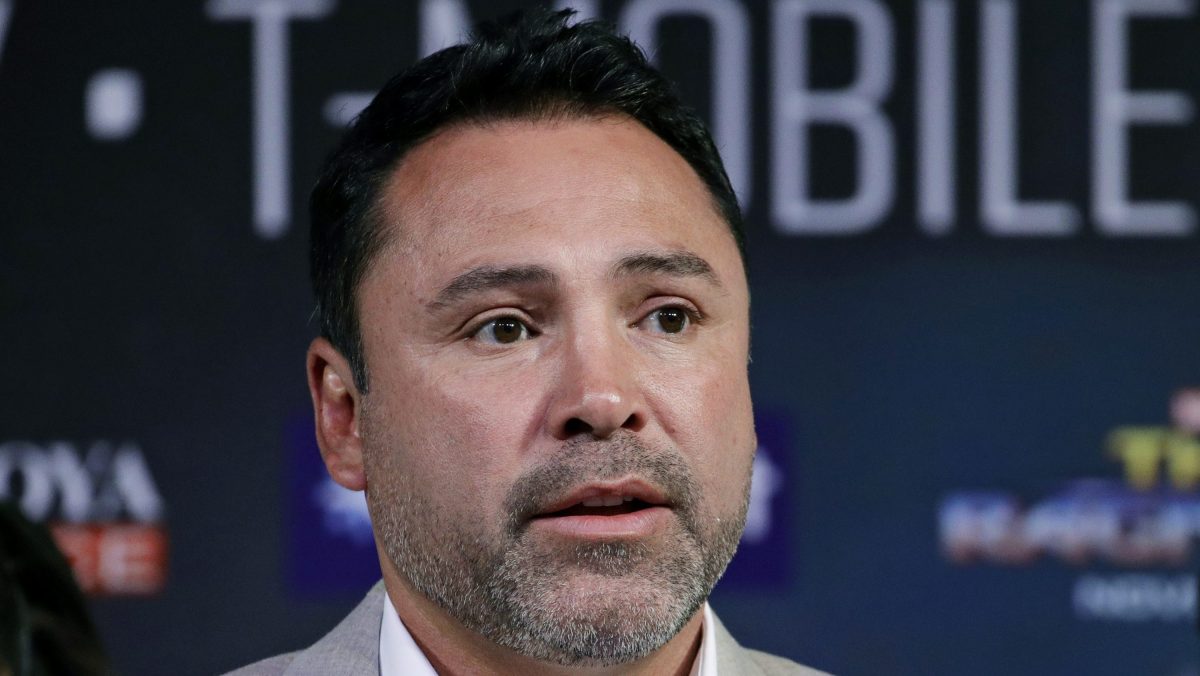 Óscar de la Hoya atacó de nuevo al Canelo Álvarez: “Le conseguí el contrato más grande de su carrera”