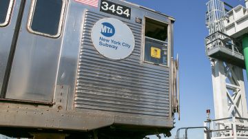 Un ataque parecido sucedió el pasado lunes en un tren detenido en Queens.