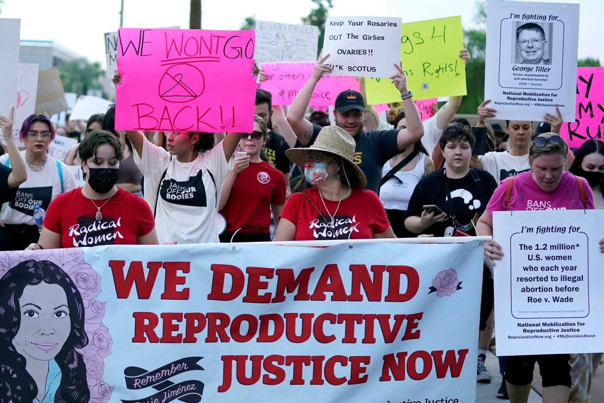 Campaña de Biden apunta a los hispanos con un anuncio en Arizona en defensa del aborto