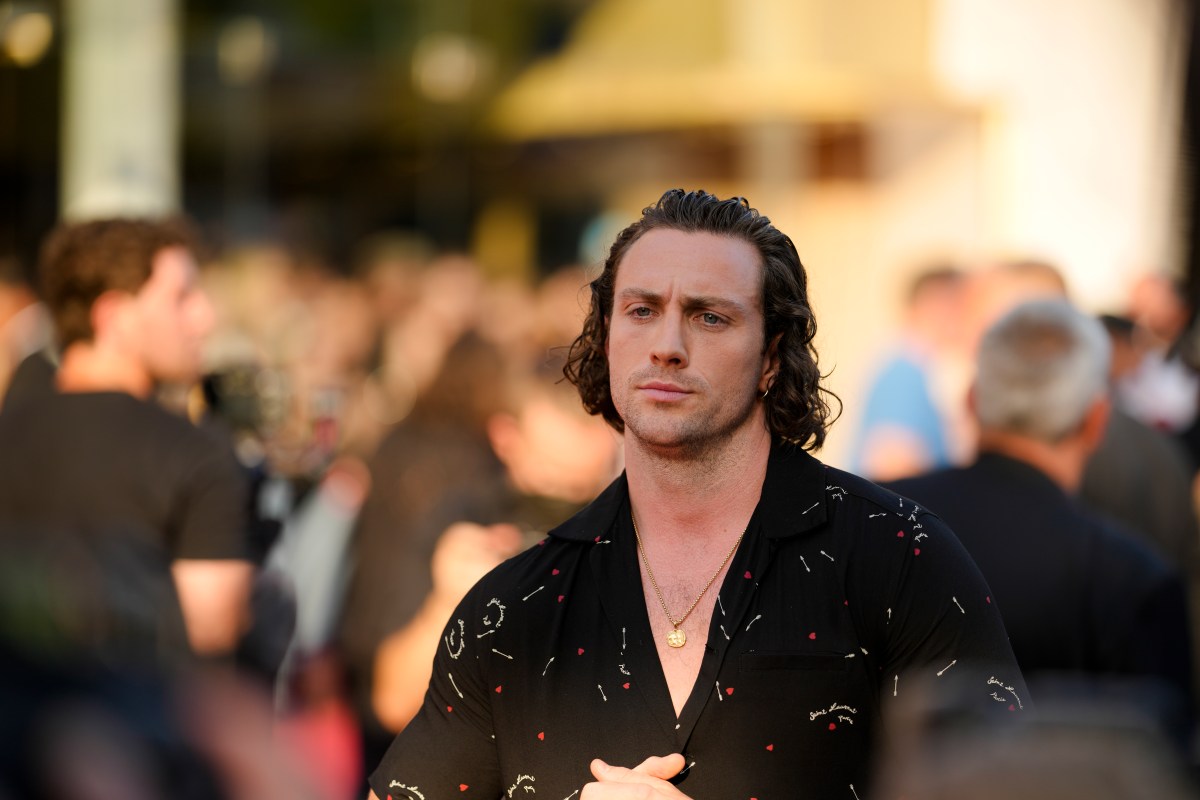 Aaron Taylor-Johnson está a la espera de permisos para continuar la reforma en su mansión