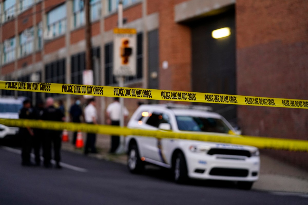 Dos policías y un sospechoso muertos tras un tiroteo al norte de Nueva York durante una parada de tránsito