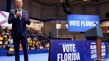 El presidente Biden en un evento de campaña en Florida para las elecciones intermedias de 2022.