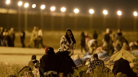 Detenida pareja que cobraba casi $300 dólares a migrantes indocumentados por llevarlos a EE.UU.