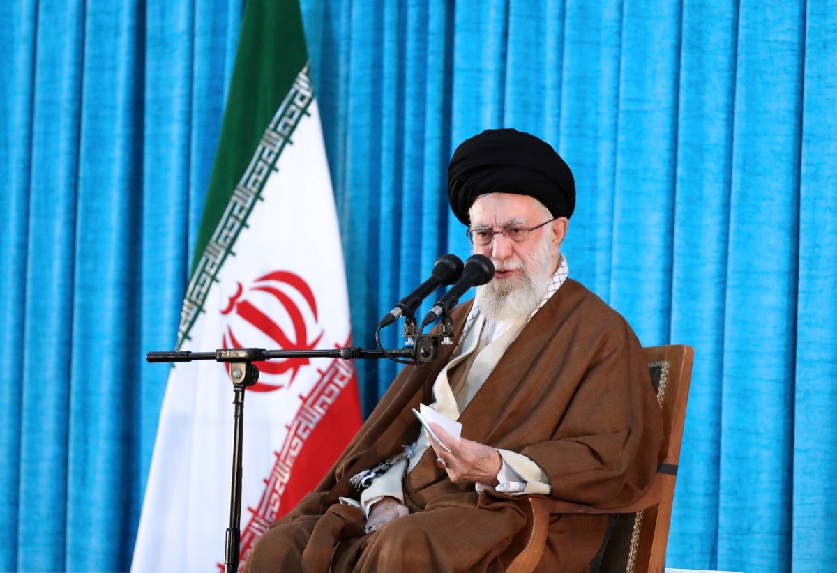 Líder supremo de Irán, Ali Jameneí, afirma que las sanciones no doblegarán a su país