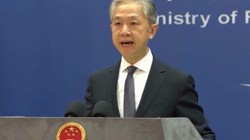 Wang Wenbin acusó entonces a Estados Unidos de adoptar tácticas de intimidación en lugar de "competir de manera justa".